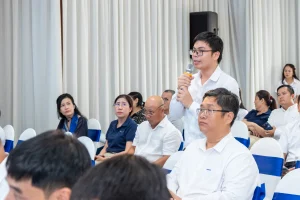 Các cổ đông đặt nhiều câu hỏi liên quan đến Dự án Cảng trung chuyển quốc tế Cần Giờ, thể hiện sự quan tâm sâu sắc đối với định hướng phát triển chiến lược của Cảng Sài Gòn.