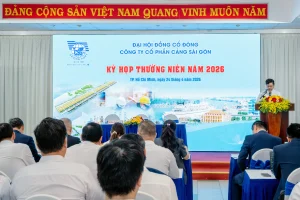 Ông Nguyễn Thanh Tuấn - Phó phòng Phòng Tổng hợp, Trưởng Ban kiểm phiếu biểu quyết - báo cáo kết quả kiểm phiếu thông qua 11 nội dung.