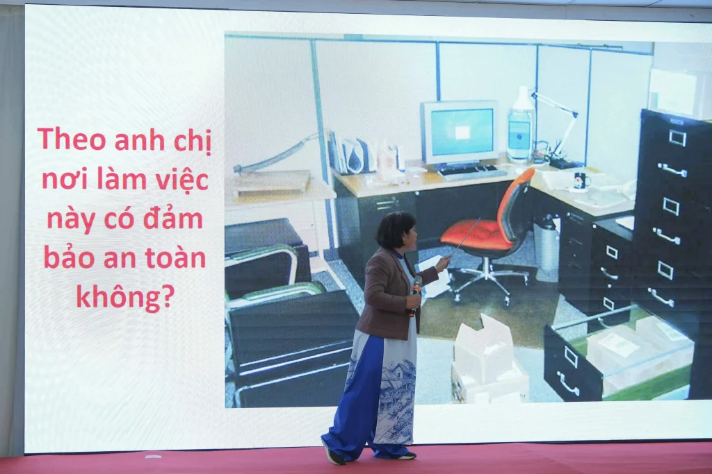 Cảng Sài Gòn: Khai mạc khoá Huấn luyện ATVSLĐ bắt buộc cho toàn bộ cán bộ quản lý chủ chốt 5 DSCF7893