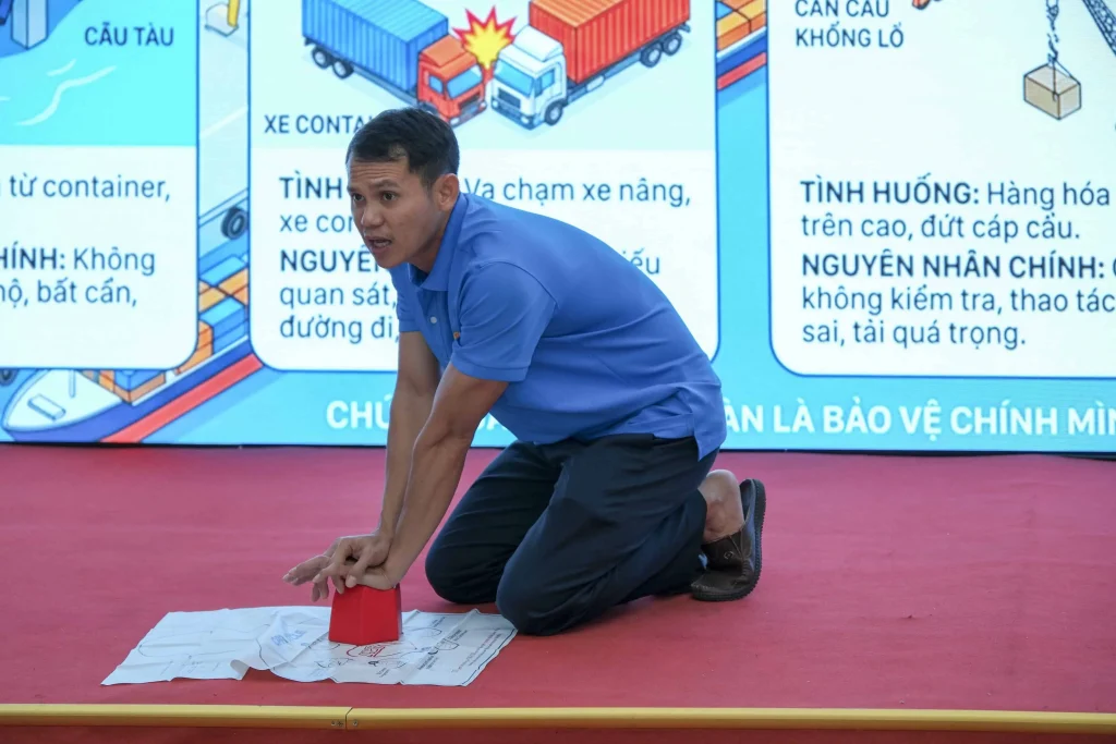 Cảng Sài Gòn: Khai mạc khoá Huấn luyện ATVSLĐ bắt buộc cho toàn bộ cán bộ quản lý chủ chốt 7 DSCF7923