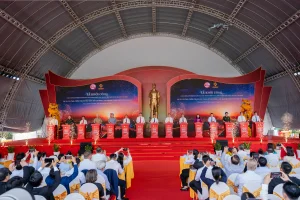 Khoảnh khắc các đại biểu thực hiện nghi thức bấm nút triển khai các dự án tại Thành phố Hồ Chí Minh.