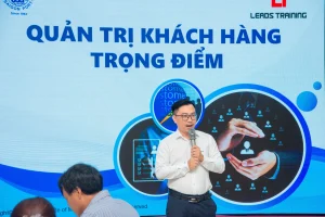 Ông Lê Đức Nghĩa - Trưởng phòng Phòng Nhân sự - khai giảng khóa đào tạo dành cho CBCNV Cảng Sài Gòn và các doanh nghiệp thành viên.