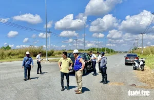 Nút giao Đường D3 – Đường 24 bị chặn lại sau khi được mở: người dân và doanh nghiệp đề nghị sớm cho lưu thông chính thức 2 base64 1714026944316335176916