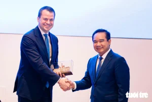 TP.HCM công bố 12 dự án đầu tư hơn 13 tỉ USD 3 edit chu tich ubnd tphcm nguyen van duoc tiep ong stephan mergenthaler giam doc dieu hanh dien dan kinh te the gioi wef anh thanh hiep 17931756528412076935032